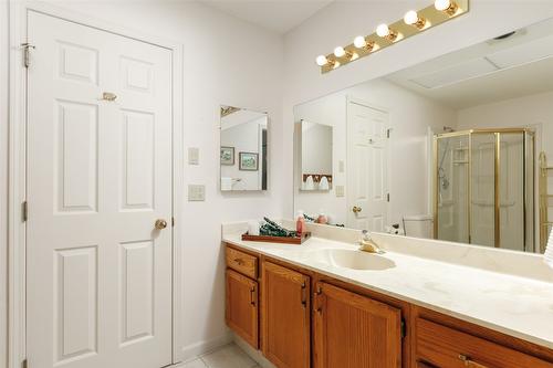 27-2200 Gordon Drive, Kelowna, BC - Indoor Photo Showing Bathroom