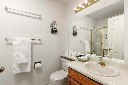 27-2200 Gordon Drive, Kelowna, BC - Indoor Photo Showing Bathroom