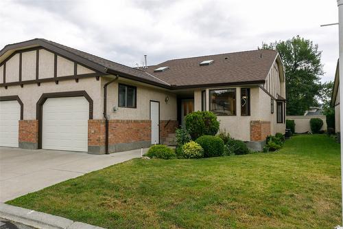 27-2200 Gordon Drive, Kelowna, BC - Outdoor With Facade