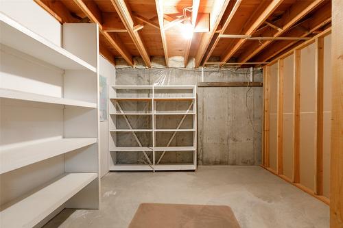 27-2200 Gordon Drive, Kelowna, BC - Indoor With Storage