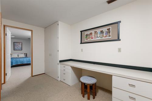 27-2200 Gordon Drive, Kelowna, BC - Indoor Photo Showing Other Room