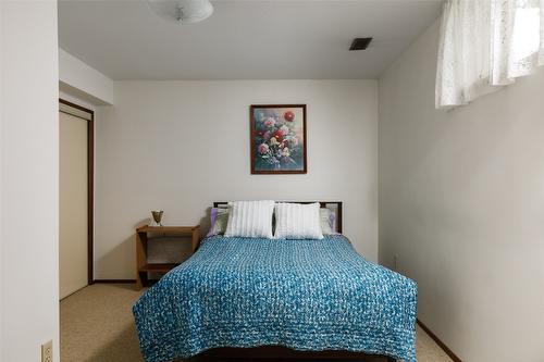 27-2200 Gordon Drive, Kelowna, BC - Indoor Photo Showing Bedroom