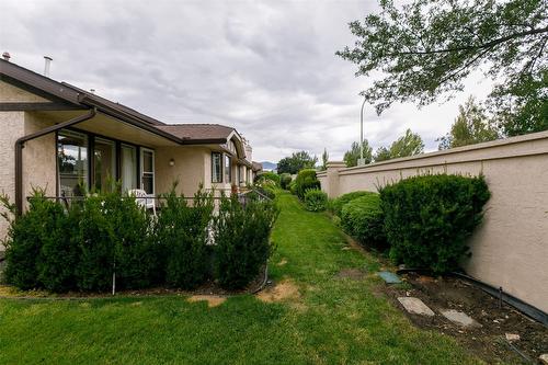 27-2200 Gordon Drive, Kelowna, BC - Outdoor