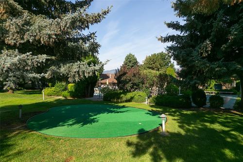 27-2200 Gordon Drive, Kelowna, BC - Outdoor With Backyard