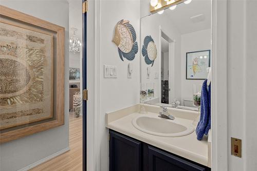 318-575 Sutherland Avenue, Kelowna, BC - Indoor Photo Showing Bathroom