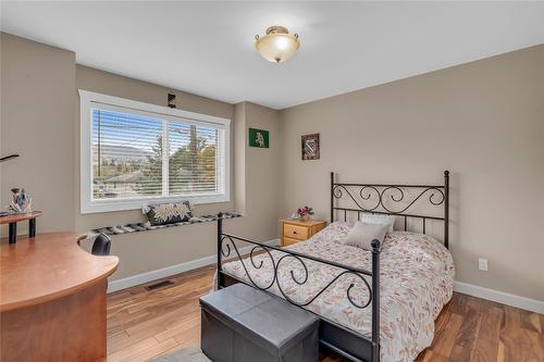 2058 Parsons Road, Kelowna, BC - Indoor Photo Showing Bedroom