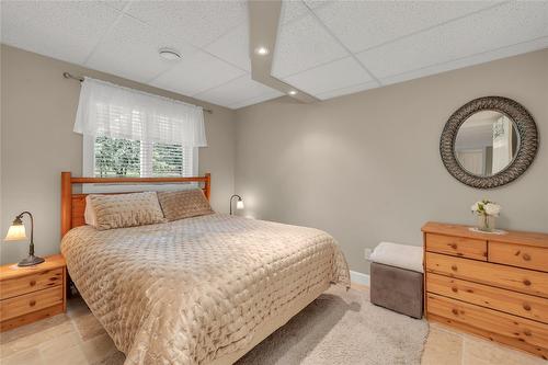 2058 Parsons Road, Kelowna, BC - Indoor Photo Showing Bedroom