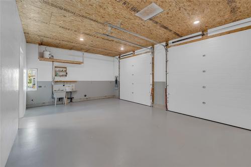 2058 Parsons Road, Kelowna, BC - Indoor Photo Showing Garage