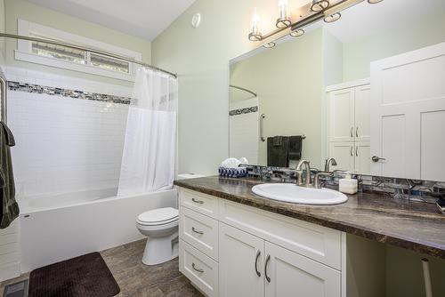 1-5720 Hartnell Road, Vernon, BC - Indoor Photo Showing Bathroom