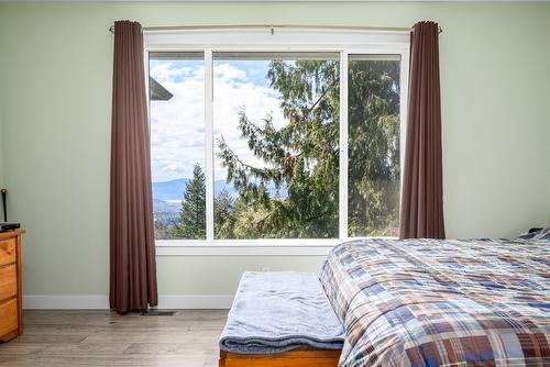 1-5720 Hartnell Road, Vernon, BC - Indoor Photo Showing Bedroom