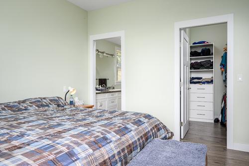 1-5720 Hartnell Road, Vernon, BC - Indoor Photo Showing Bedroom