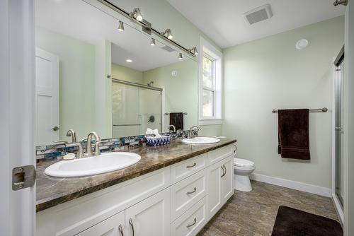 1-5720 Hartnell Road, Vernon, BC - Indoor Photo Showing Bathroom