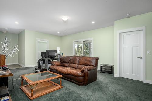 1-5720 Hartnell Road, Vernon, BC - Indoor Photo Showing Living Room