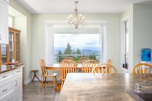 1-5720 Hartnell Road, Vernon, BC - Indoor Photo Showing Dining Room