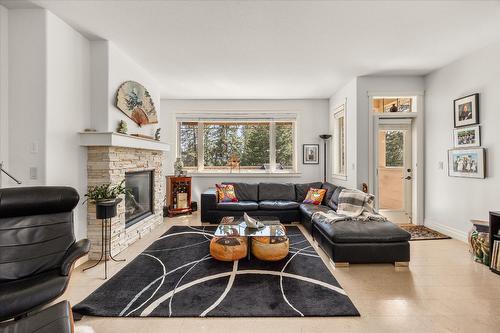 14-2283 Shannon Heights Court, West Kelowna, BC - Indoor Photo Showing Living Room With Fireplace