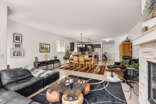 14-2283 Shannon Heights Court, West Kelowna, BC - Indoor Photo Showing Living Room With Fireplace