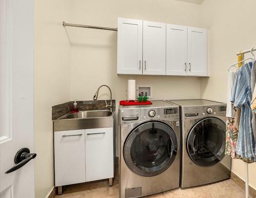 14-2283 Shannon Heights Court, West Kelowna, BC - Indoor Photo Showing Laundry Room