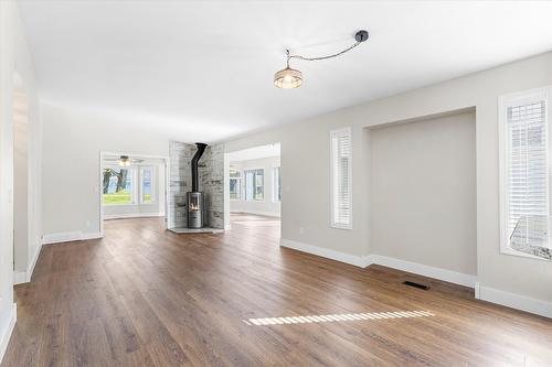 57 Kingfisher Drive, Penticton, BC - Indoor Photo Showing Living Room