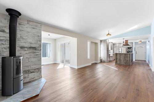 57 Kingfisher Drive, Penticton, BC - Indoor Photo Showing Living Room