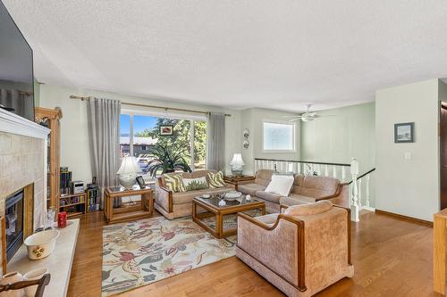 669 Paret Place, Kelowna, BC - Indoor Photo Showing Living Room With Fireplace