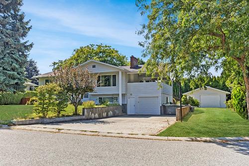 669 Paret Place, Kelowna, BC - Outdoor