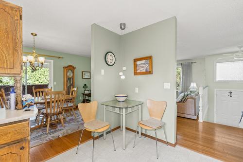 669 Paret Place, Kelowna, BC - Indoor Photo Showing Dining Room