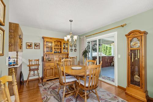 669 Paret Place, Kelowna, BC - Indoor Photo Showing Dining Room