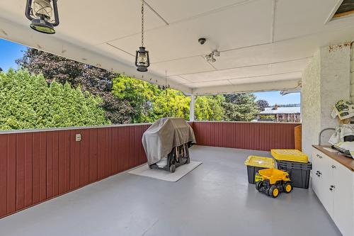 669 Paret Place, Kelowna, BC -  With Exterior