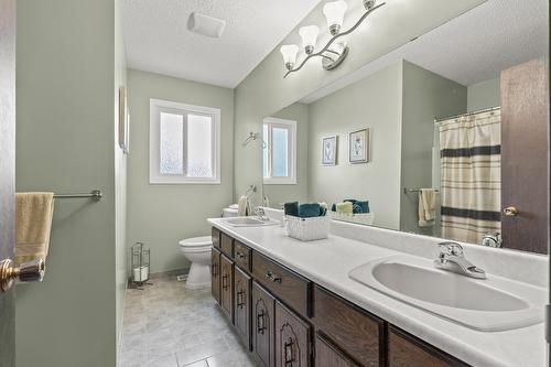 669 Paret Place, Kelowna, BC - Indoor Photo Showing Bathroom