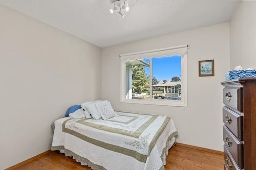 669 Paret Place, Kelowna, BC - Indoor Photo Showing Bedroom