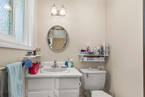 669 Paret Place, Kelowna, BC - Indoor Photo Showing Bathroom