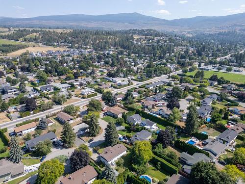 669 Paret Place, Kelowna, BC - Outdoor With View