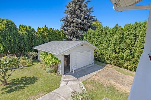 669 Paret Place, Kelowna, BC - Outdoor