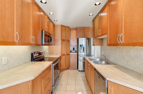 704-1947 Underhill Street, Kelowna, BC - Indoor Photo Showing Kitchen With Double Sink