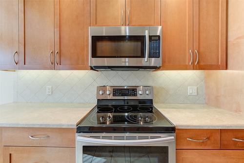 704-1947 Underhill Street, Kelowna, BC - Indoor Photo Showing Kitchen