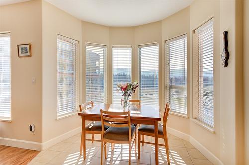 704-1947 Underhill Street, Kelowna, BC - Indoor Photo Showing Dining Room