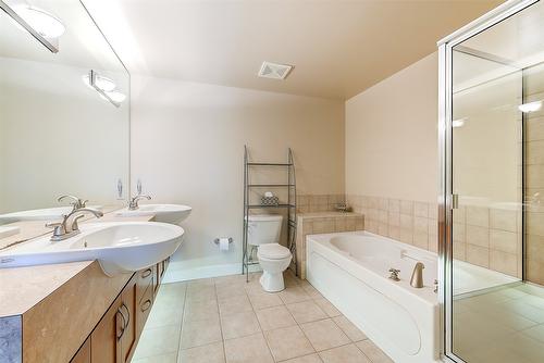 704-1947 Underhill Street, Kelowna, BC - Indoor Photo Showing Bathroom