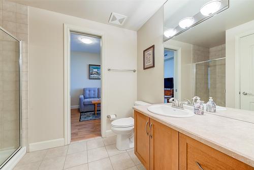 704-1947 Underhill Street, Kelowna, BC - Indoor Photo Showing Bathroom