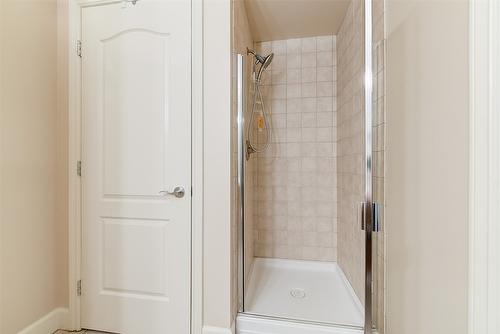 704-1947 Underhill Street, Kelowna, BC - Indoor Photo Showing Bathroom