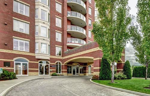 704-1947 Underhill Street, Kelowna, BC - Outdoor With Facade