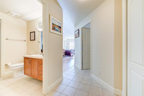 704-1947 Underhill Street, Kelowna, BC - Indoor Photo Showing Bathroom