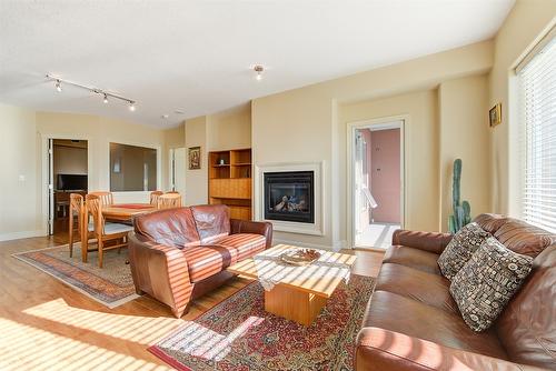 704-1947 Underhill Street, Kelowna, BC - Indoor Photo Showing Living Room With Fireplace