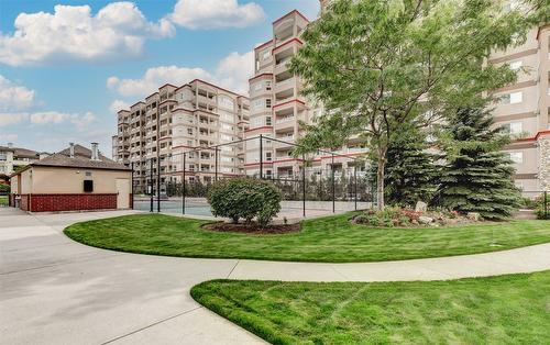 704-1947 Underhill Street, Kelowna, BC - Outdoor With Facade