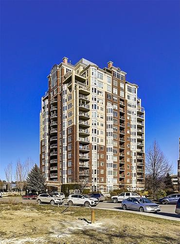 704-1947 Underhill Street, Kelowna, BC - Outdoor With Facade