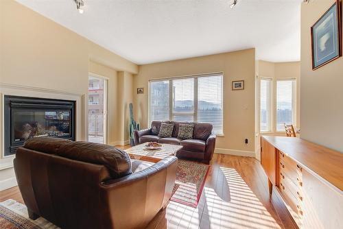 704-1947 Underhill Street, Kelowna, BC - Indoor Photo Showing Living Room With Fireplace