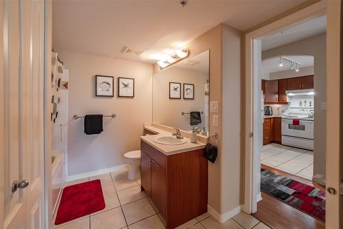 404-7600 Cottonwood Drive, Osoyoos, BC - Indoor Photo Showing Bathroom