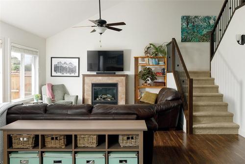 445 Hardie Road, Kelowna, BC - Indoor Photo Showing Living Room With Fireplace