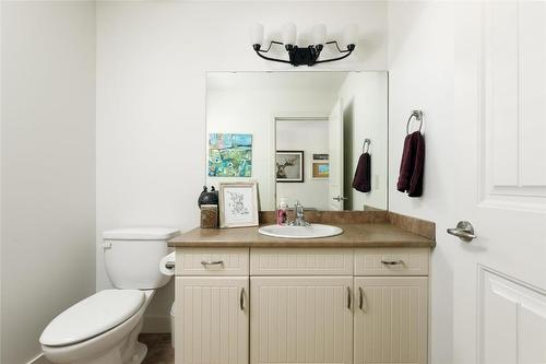 445 Hardie Road, Kelowna, BC - Indoor Photo Showing Bathroom