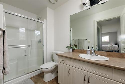 445 Hardie Road, Kelowna, BC - Indoor Photo Showing Bathroom