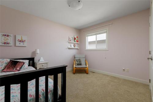 445 Hardie Road, Kelowna, BC - Indoor Photo Showing Bedroom